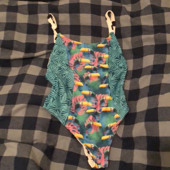 😬SOLD😬Moana Twisted toucan 1 piece - SMALL - Picture 7 of 8